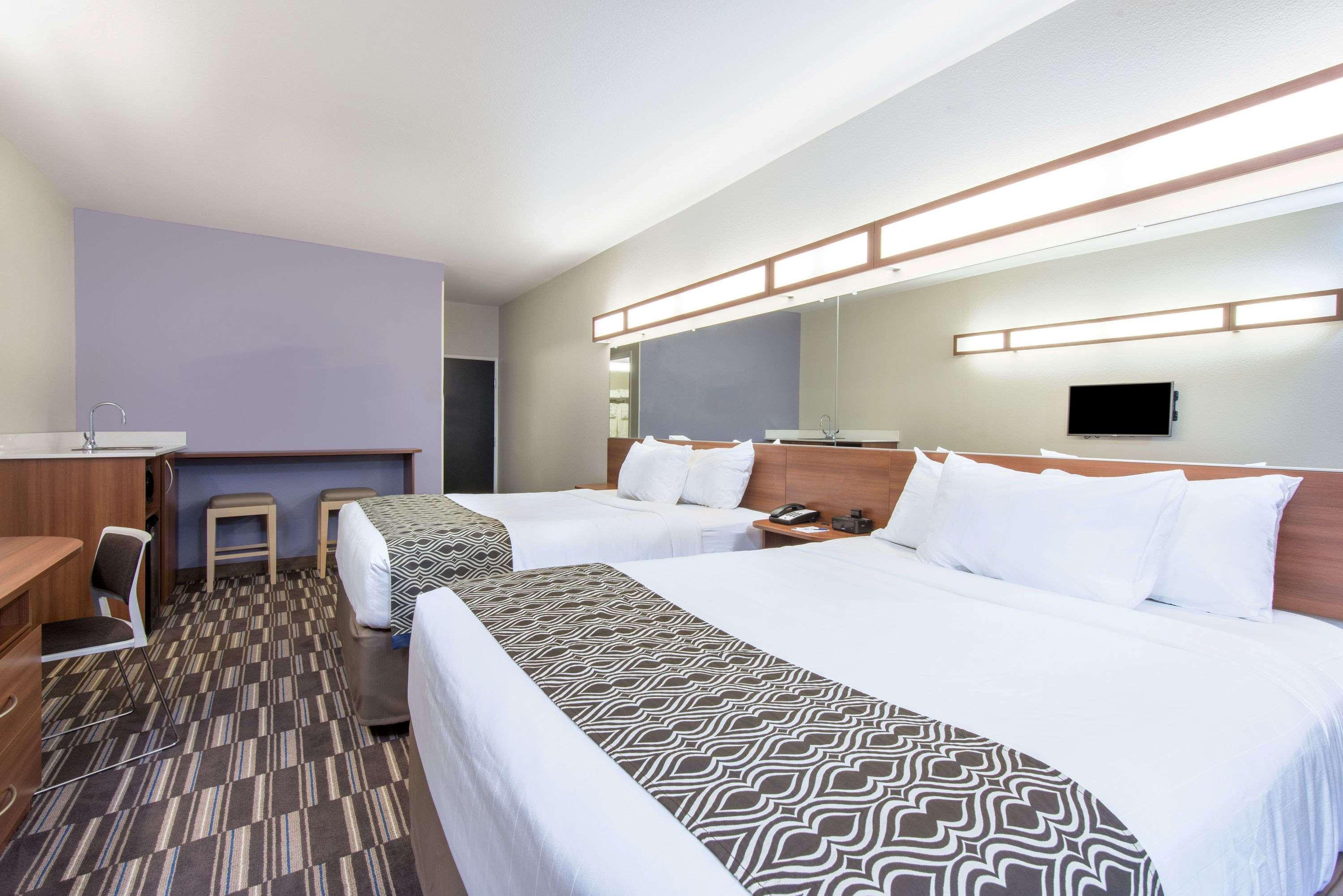 Microtel Inn & Suites By Wyndham Cadiz Exterior photo